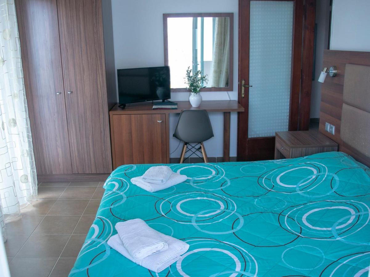 Maria Apartments Паралия Дионисиу Екстериор снимка
