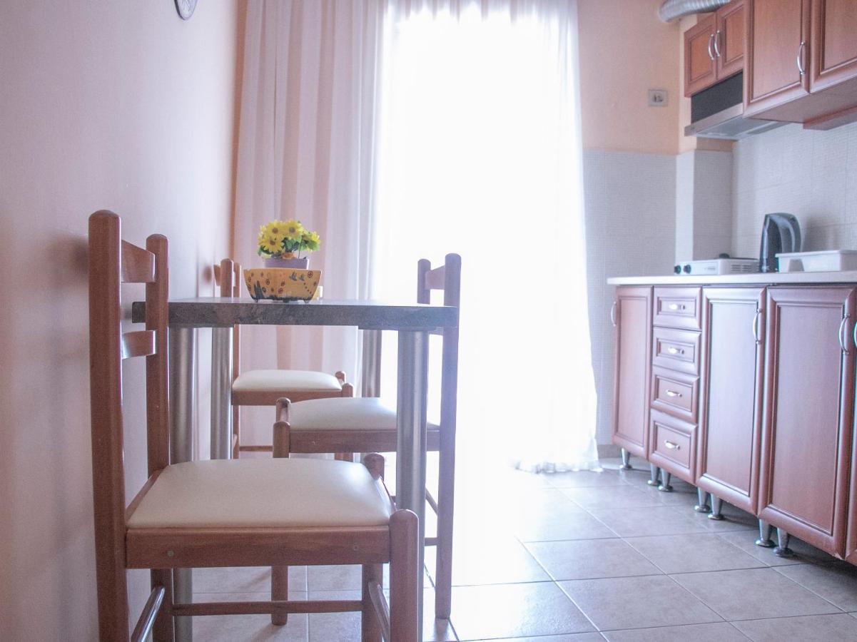 Maria Apartments Паралия Дионисиу Екстериор снимка