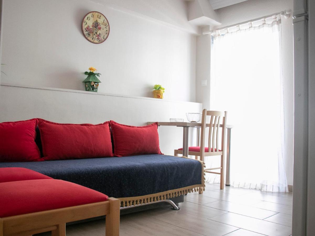 Maria Apartments Паралия Дионисиу Екстериор снимка
