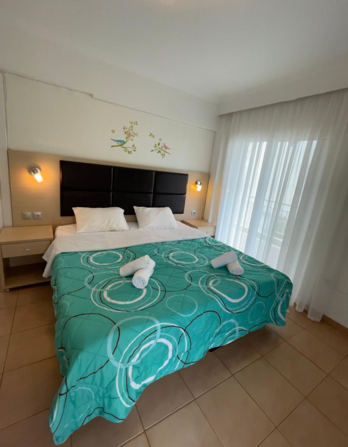 Maria Apartments Паралия Дионисиу Екстериор снимка