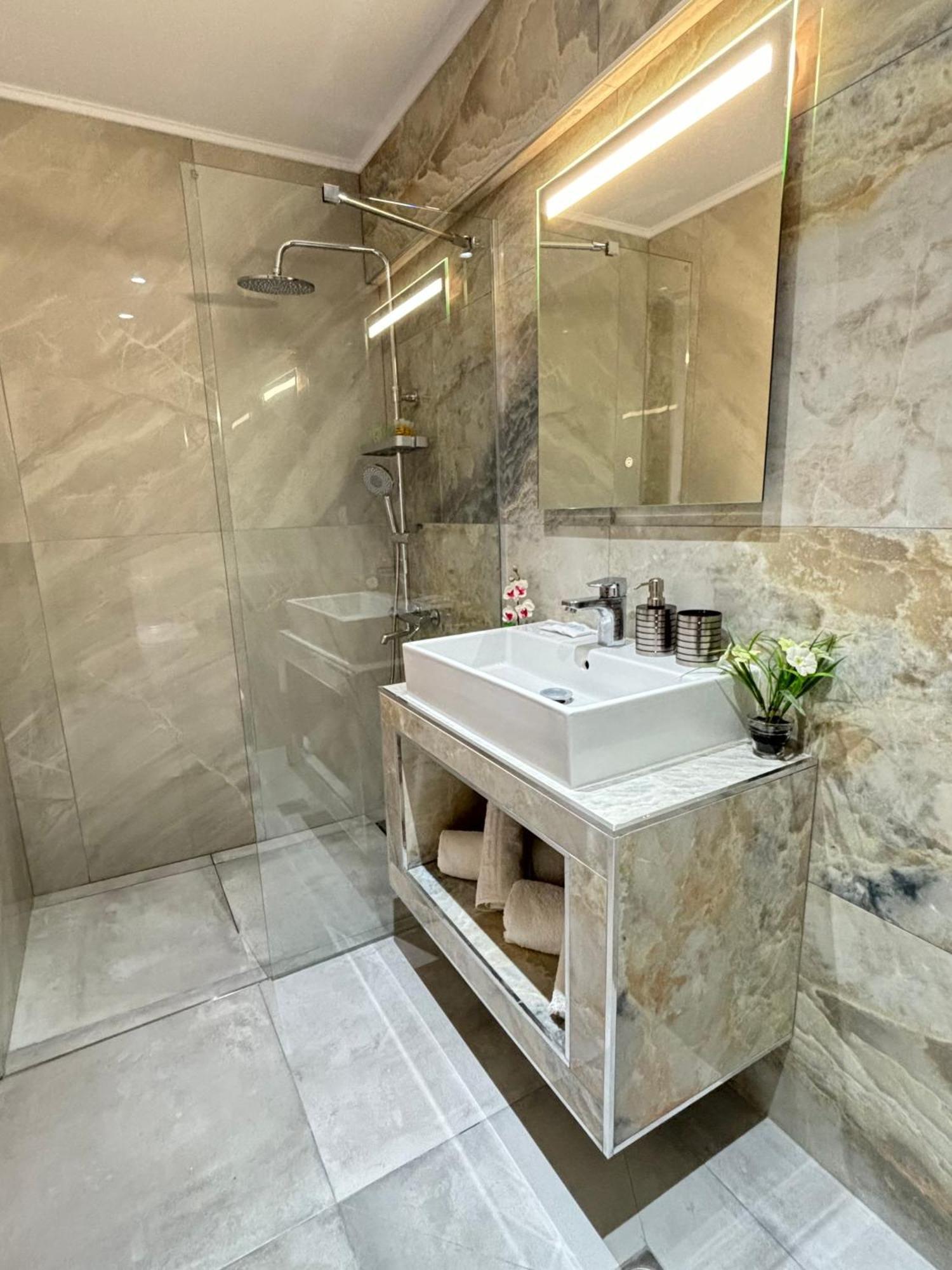 Maria Apartments Паралия Дионисиу Екстериор снимка