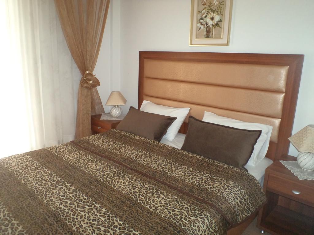 Maria Apartments Паралия Дионисиу Стая снимка